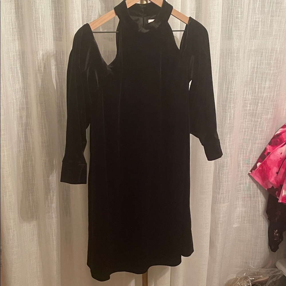 Laundry By Shelli Segal Black Velvet Long Sleeve Dress
Retail $146